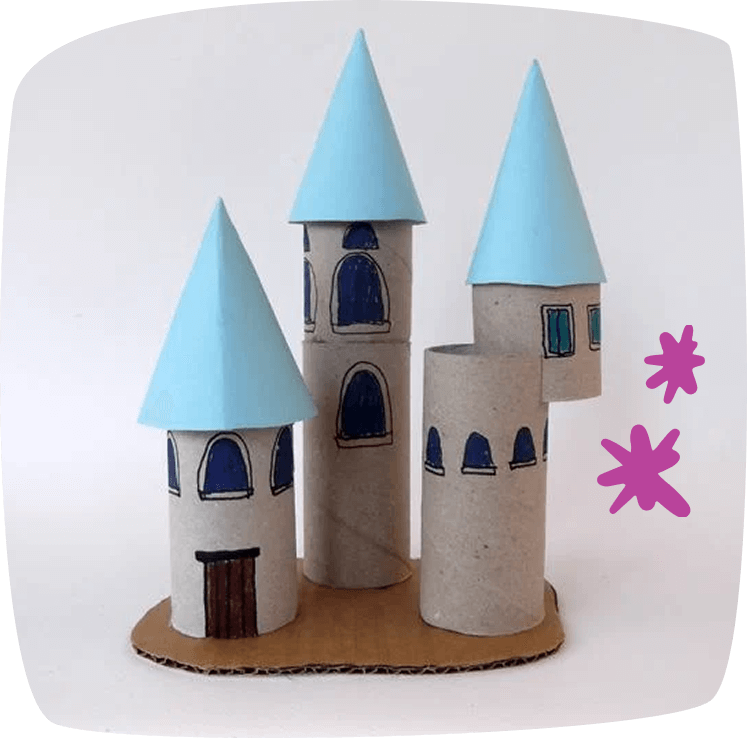 Chateau-de-conte-de-fees-fabrique-avec-des-rouleaux-de-papier-toilette.