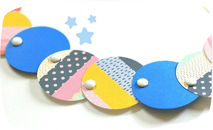  Collier en carton avec attaches parisiennes