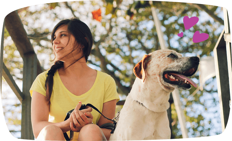 jeune fille avec un chien, pet-sitter